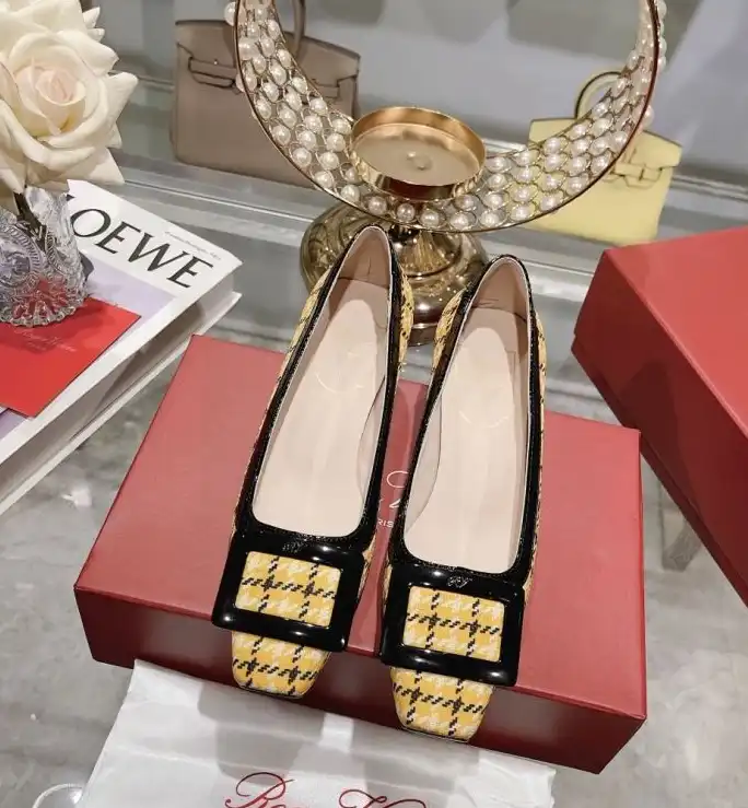 hype Roger Vivier flat shoes