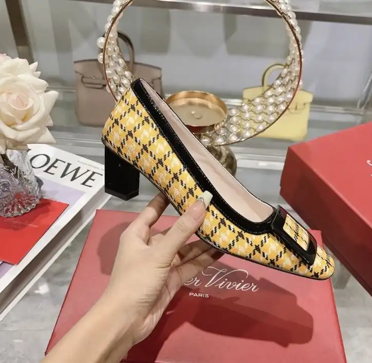 hype Roger Vivier flat shoes