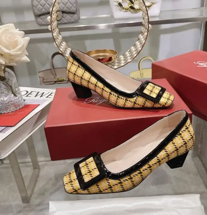 hype Roger Vivier flat shoes