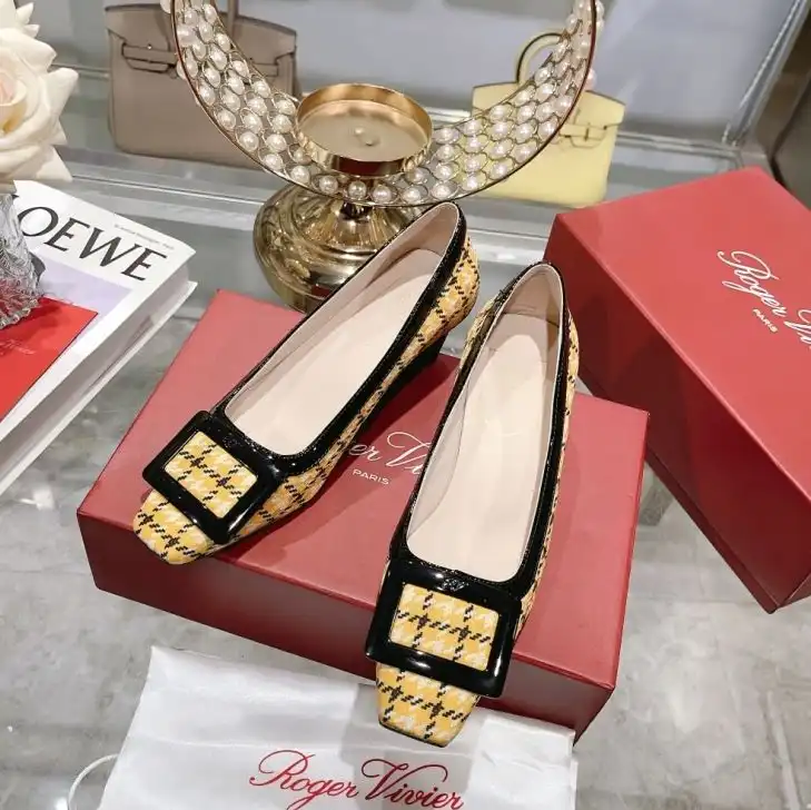 hype Roger Vivier flat shoes