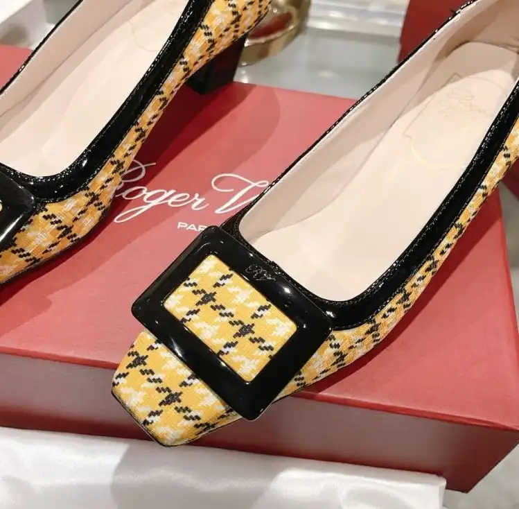 hype Roger Vivier flat shoes