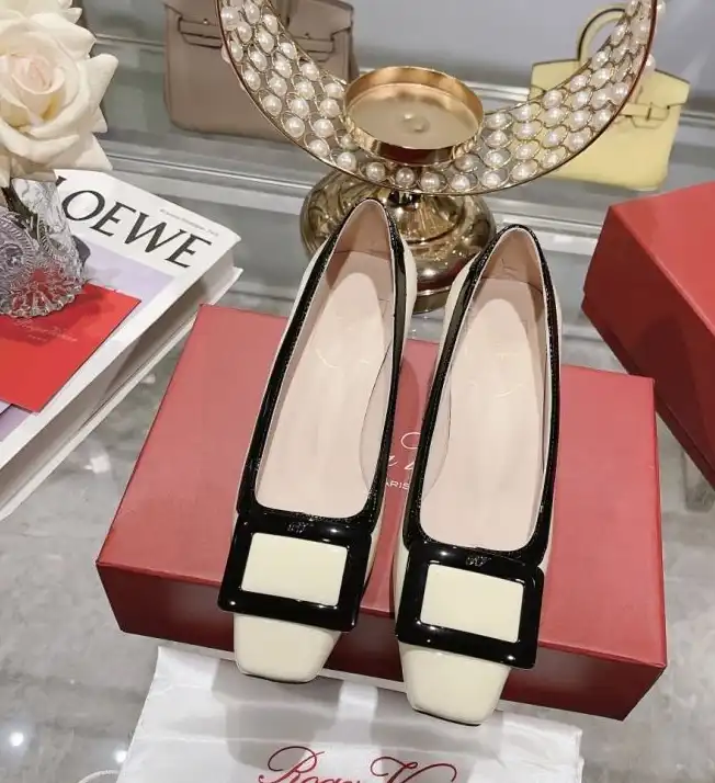 hype Roger Vivier flat shoes