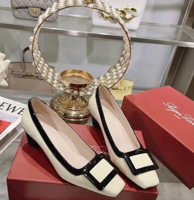 hype Roger Vivier flat shoes