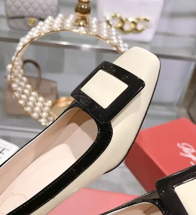 hype Roger Vivier flat shoes