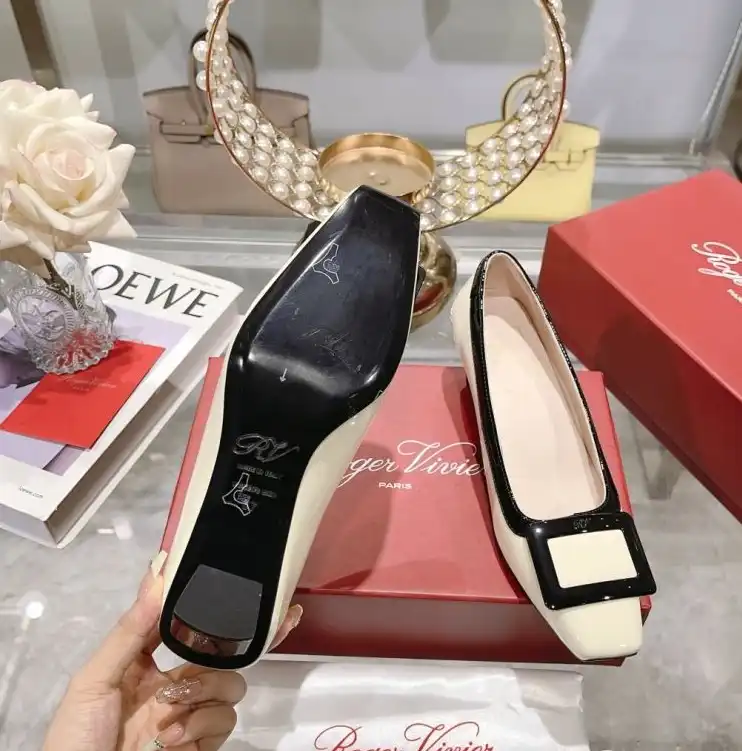 hype Roger Vivier flat shoes