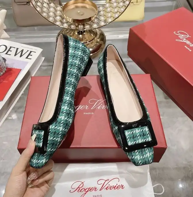 hype Roger Vivier flat shoes