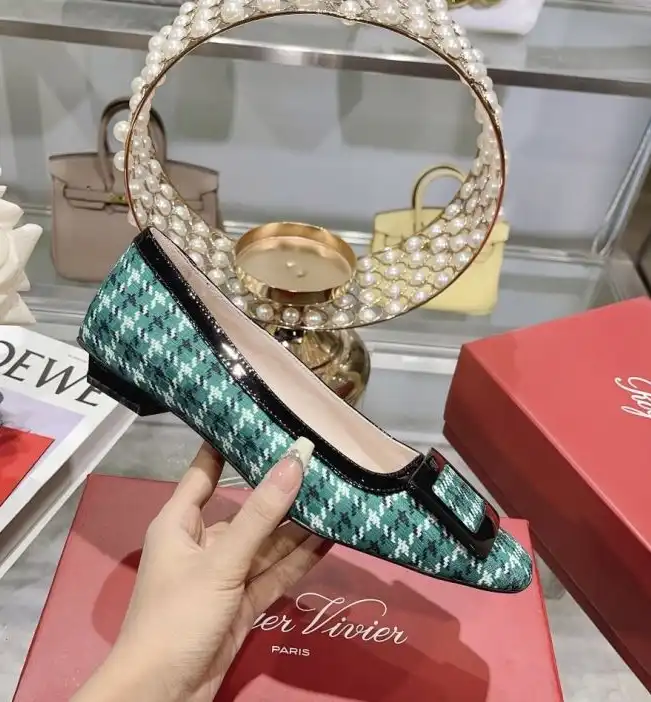 hype Roger Vivier flat shoes