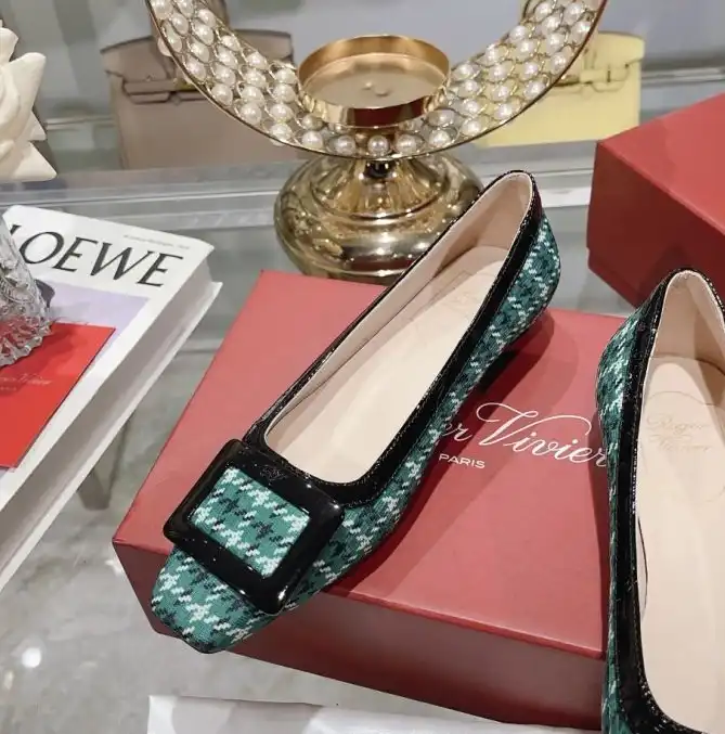 hype Roger Vivier flat shoes