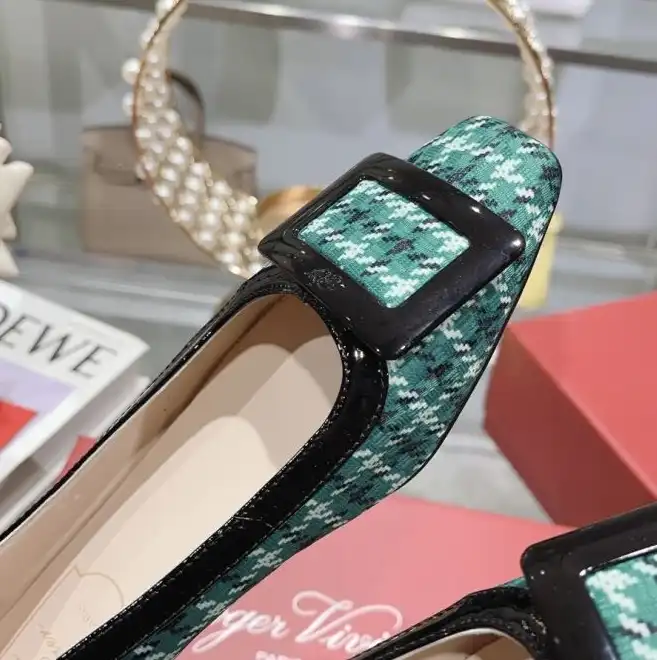 hype Roger Vivier flat shoes