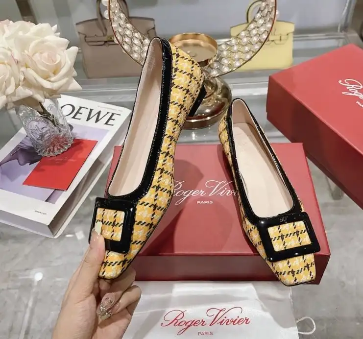 hype Roger Vivier flat shoes