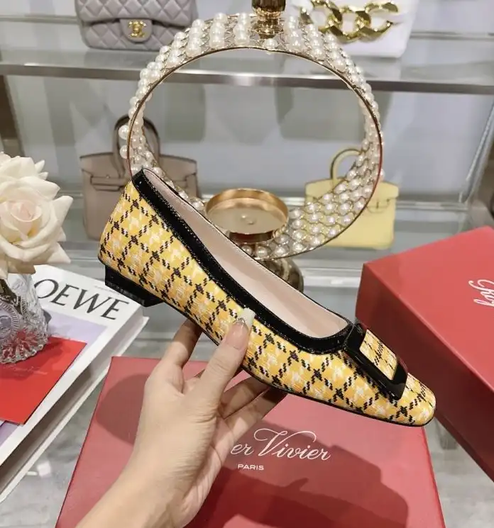 hype Roger Vivier flat shoes