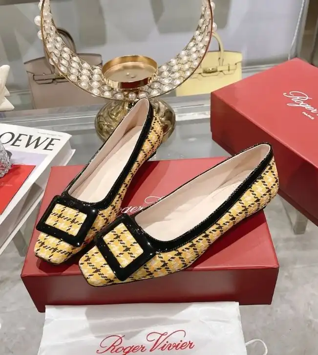 hype Roger Vivier flat shoes