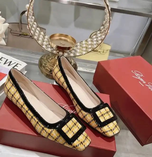 hype Roger Vivier flat shoes