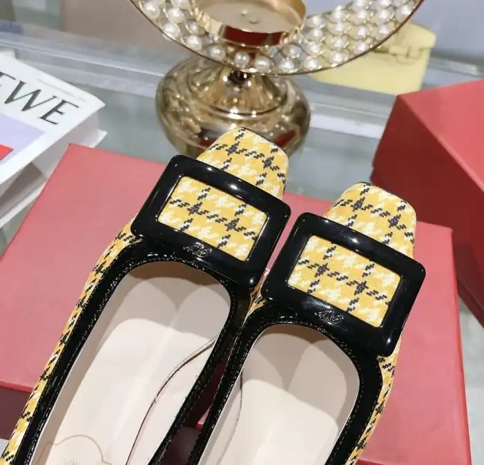 hype Roger Vivier flat shoes