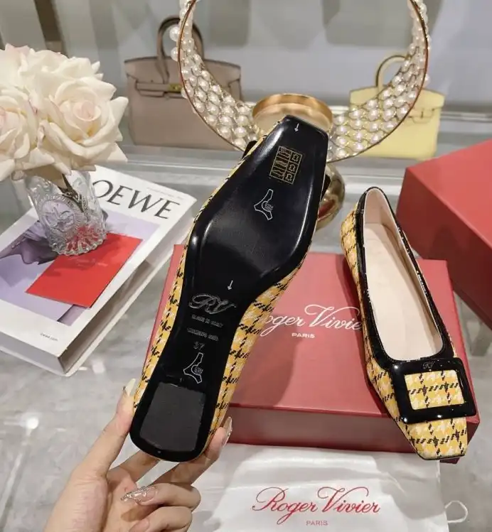 hype Roger Vivier flat shoes