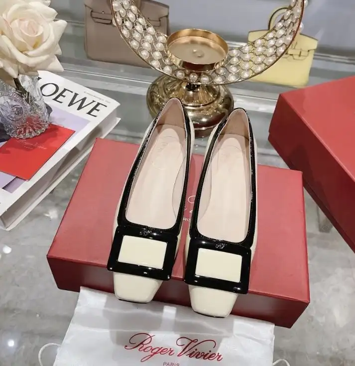 hype Roger Vivier flat shoes