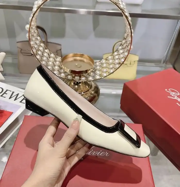 hype Roger Vivier flat shoes