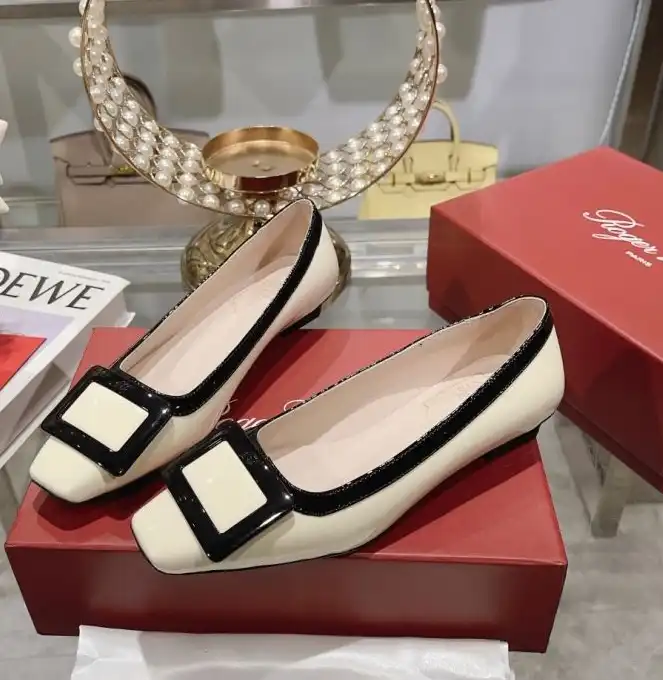 hype Roger Vivier flat shoes