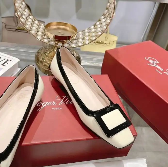 hype Roger Vivier flat shoes