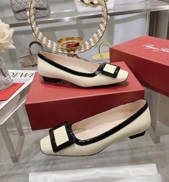 hype Roger Vivier flat shoes