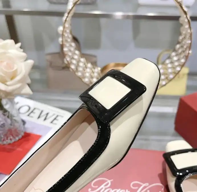 hype Roger Vivier flat shoes