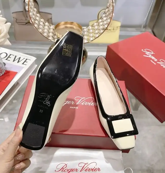 hype Roger Vivier flat shoes