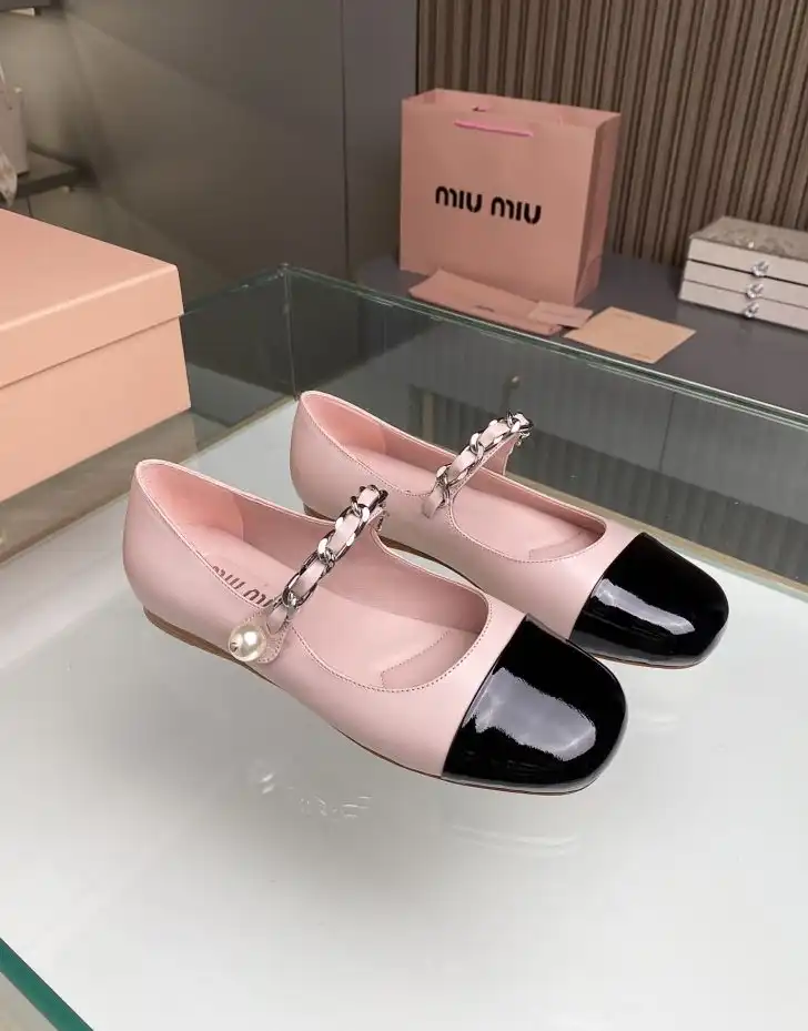 hype Miu Miu flat shoes