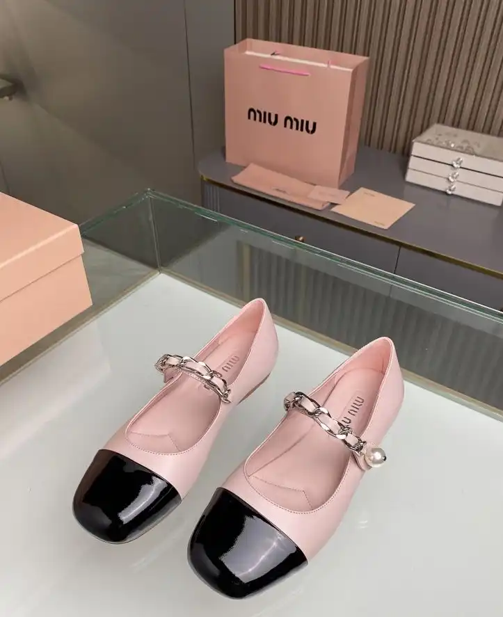 hype Miu Miu flat shoes