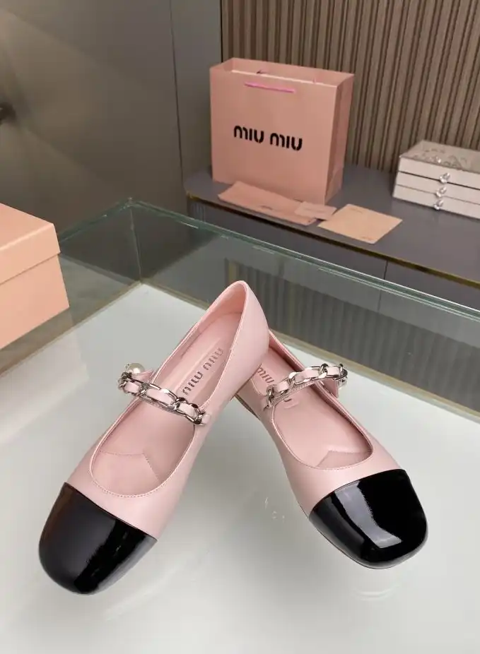 hype Miu Miu flat shoes