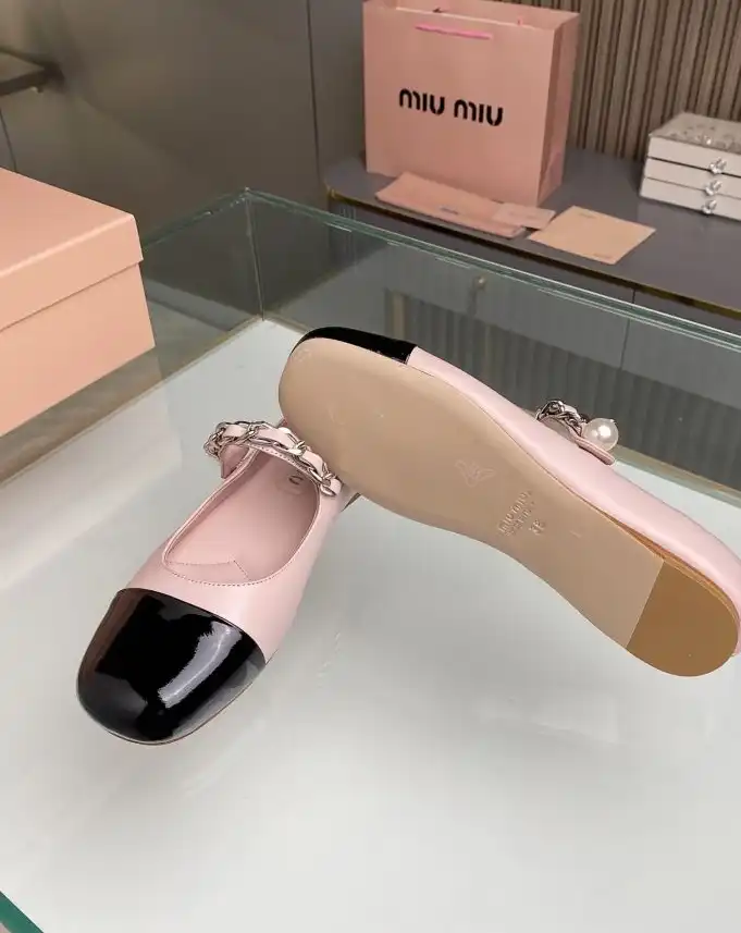 hype Miu Miu flat shoes