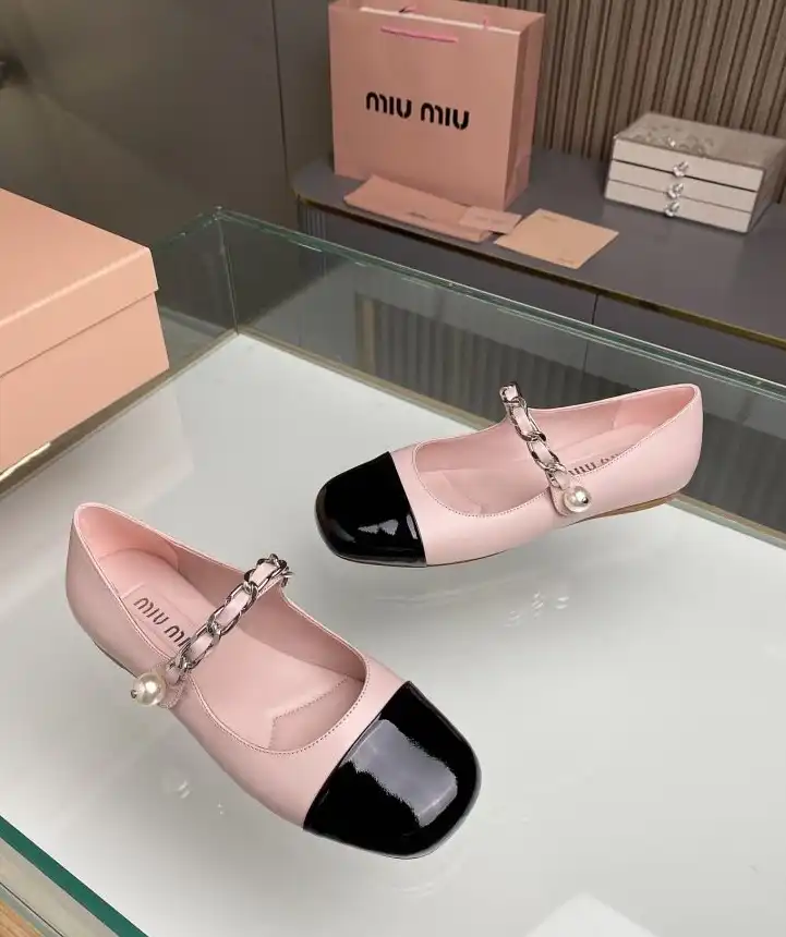 hype Miu Miu flat shoes