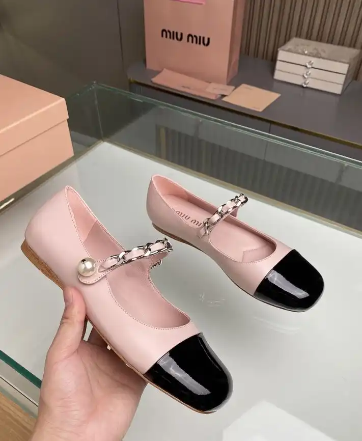 hype Miu Miu flat shoes