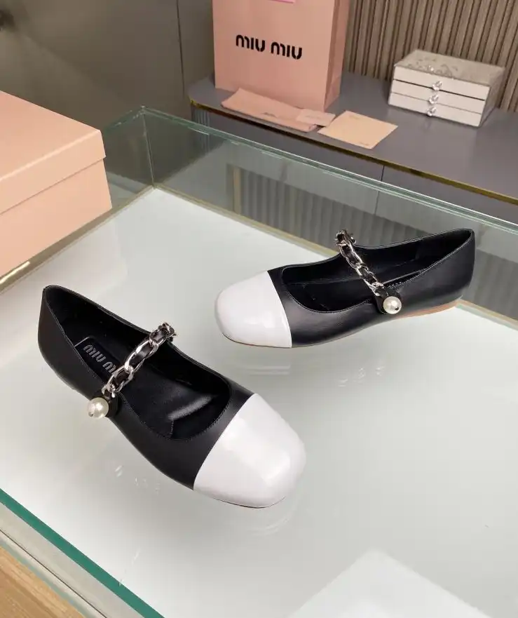 hype Miu Miu flat shoes