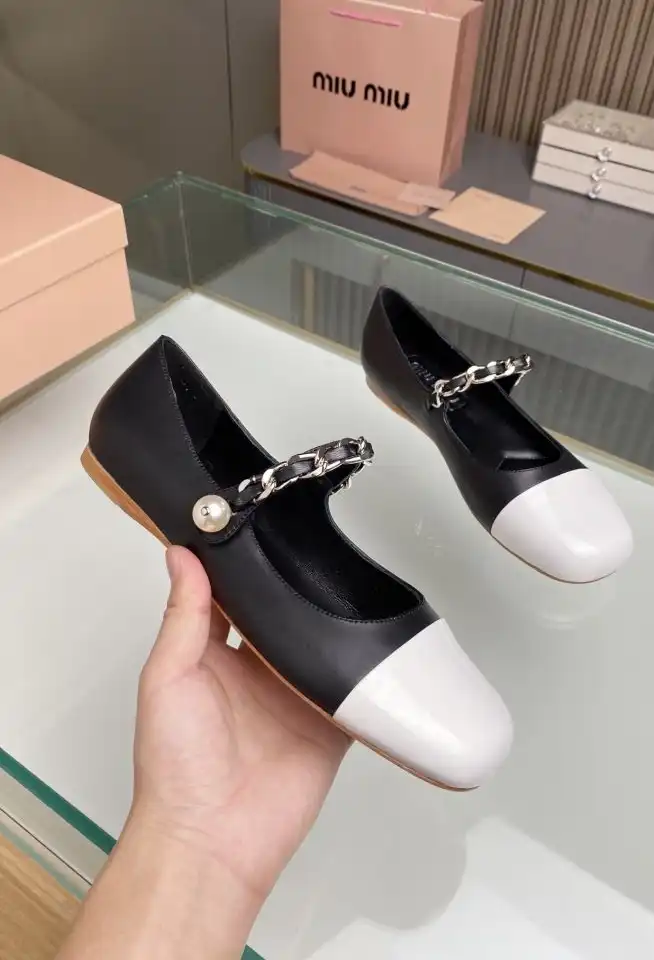 hype Miu Miu flat shoes