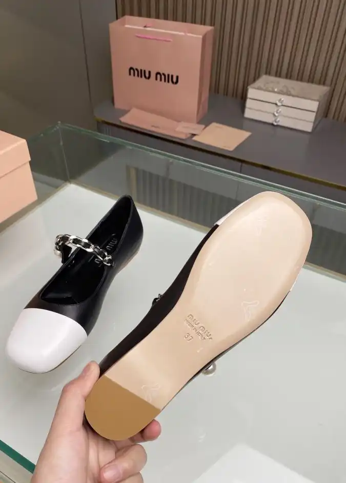 hype Miu Miu flat shoes