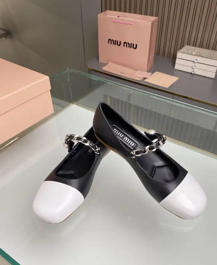 hype Miu Miu flat shoes