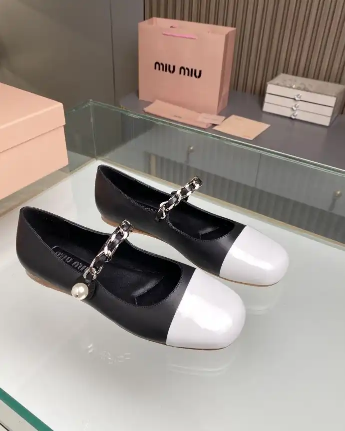 hype Miu Miu flat shoes