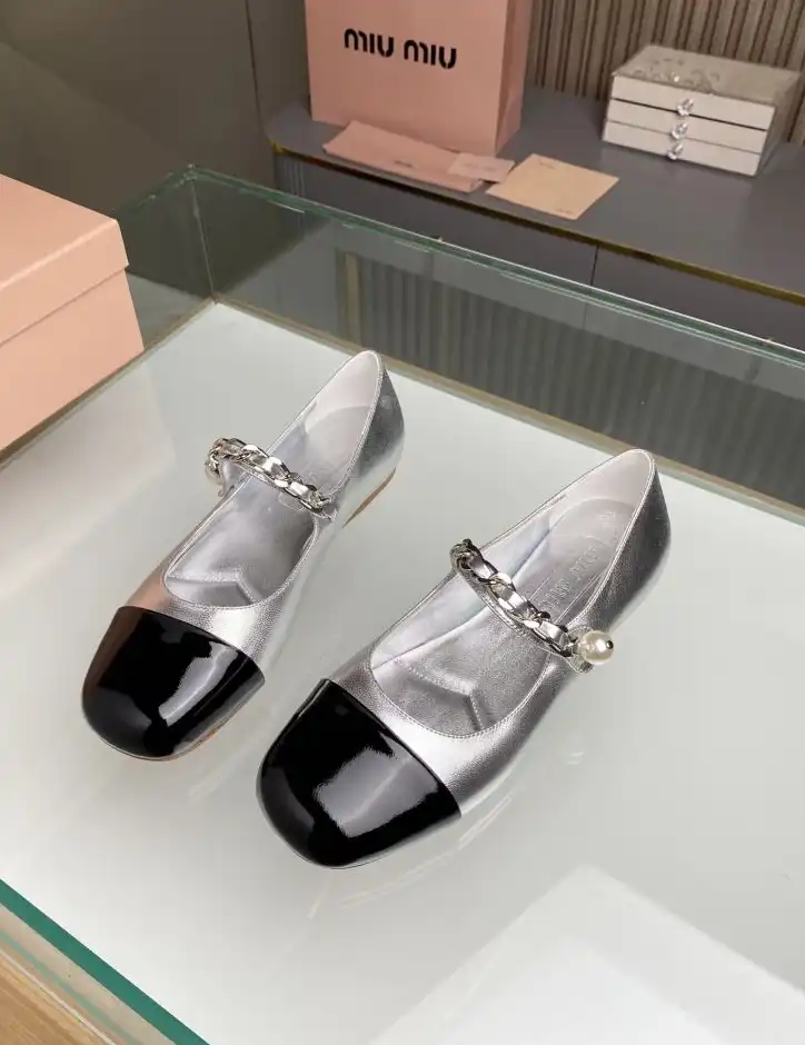 hype Miu Miu flat shoes