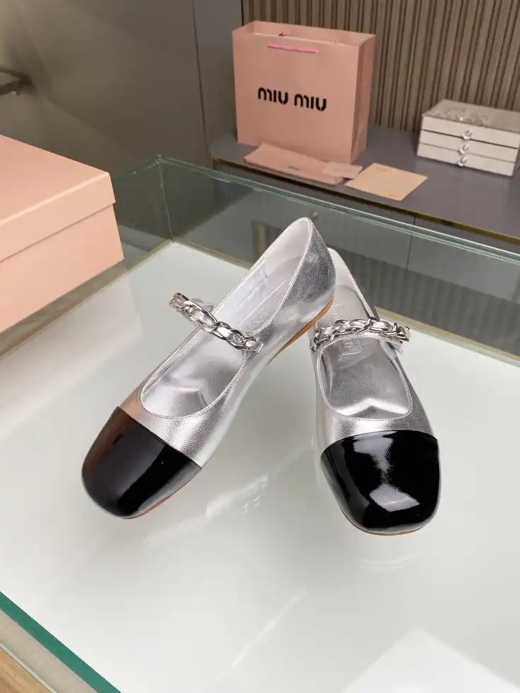 hype Miu Miu flat shoes