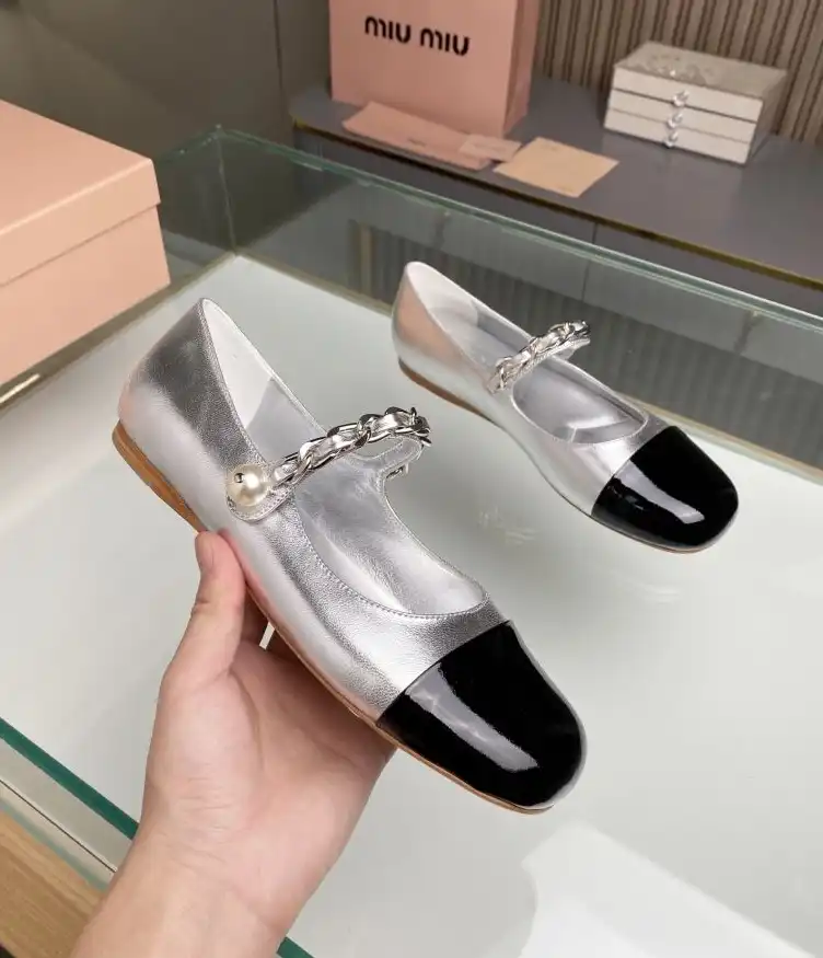 hype Miu Miu flat shoes