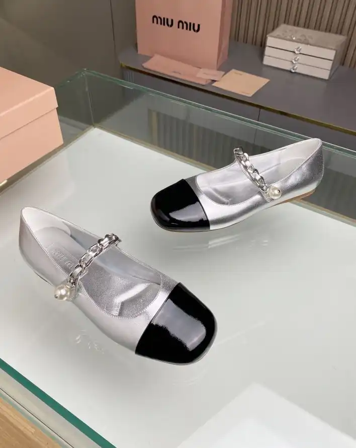 hype Miu Miu flat shoes