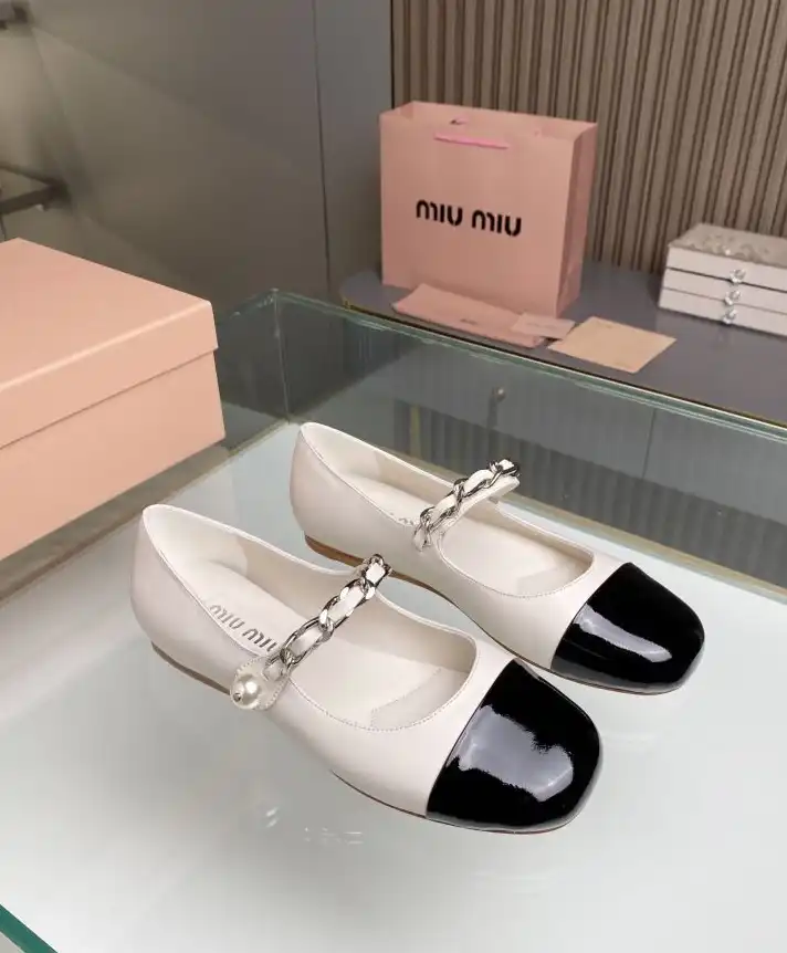 hype Miu Miu flat shoes