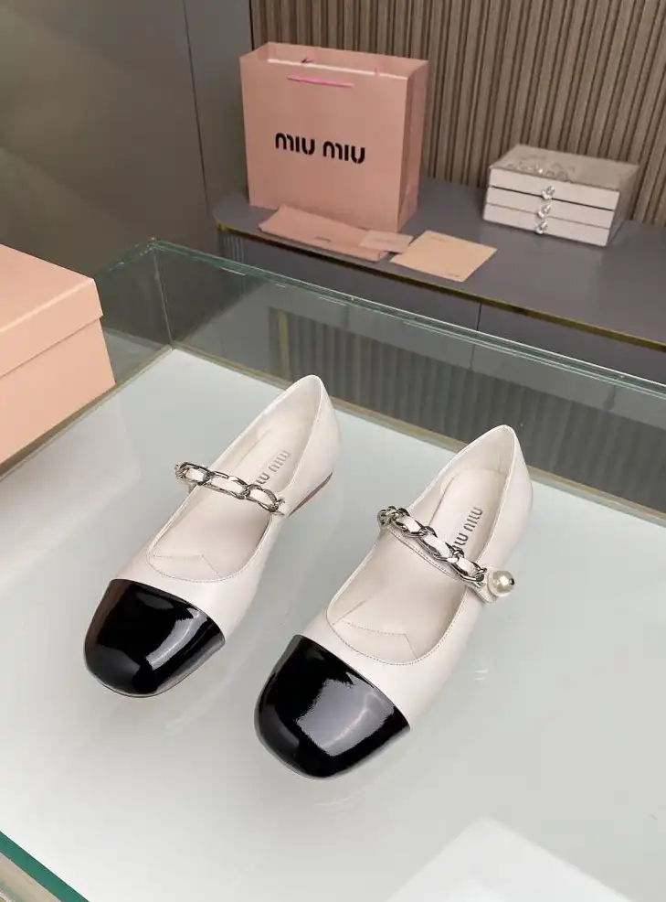 hype Miu Miu flat shoes