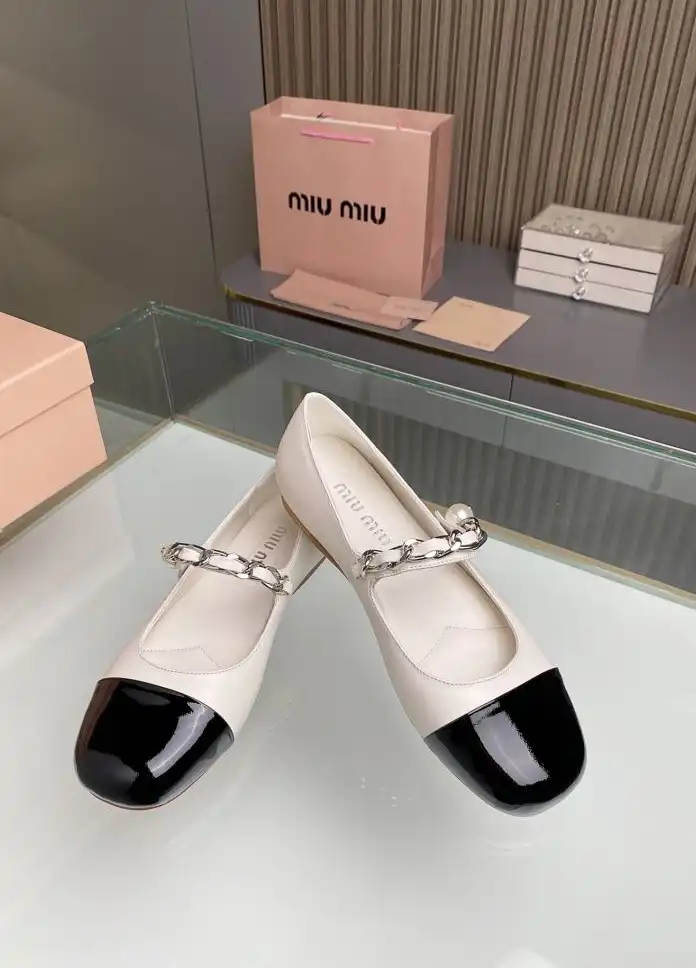 hype Miu Miu flat shoes