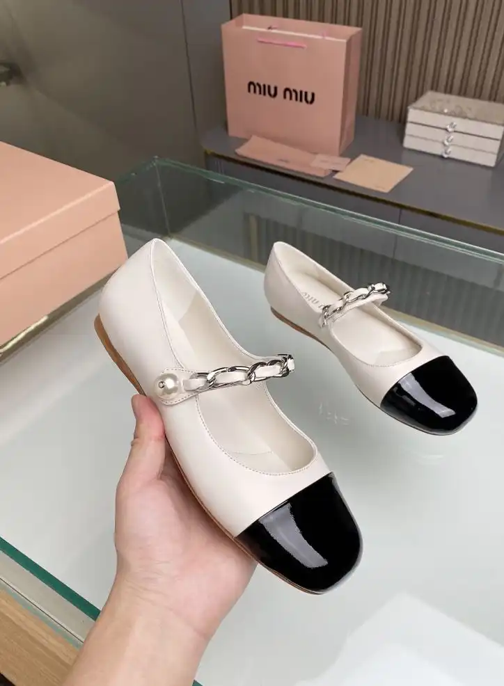 hype Miu Miu flat shoes