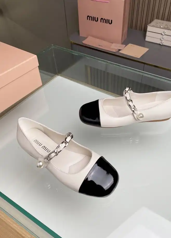 hype Miu Miu flat shoes