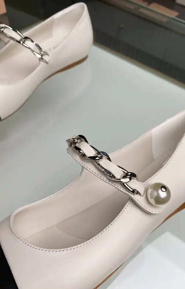 hype Miu Miu flat shoes