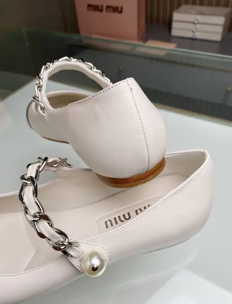 hype Miu Miu flat shoes