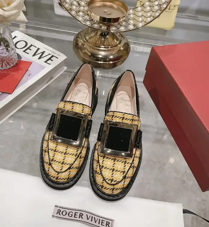 hype Roger Vivier flat shoes