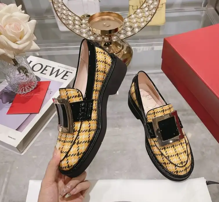 hype Roger Vivier flat shoes